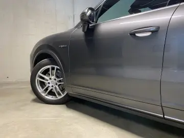 PORSCHE Cayenne E-Hybrid   Hinterachslenkung   PDCC