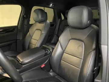 PORSCHE Cayenne E-Hybrid   Hinterachslenkung   PDCC