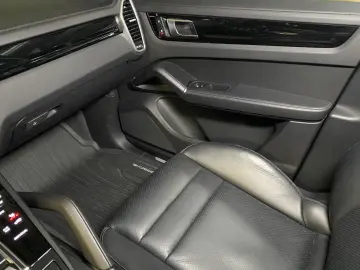 PORSCHE Cayenne E-Hybrid   Hinterachslenkung   PDCC