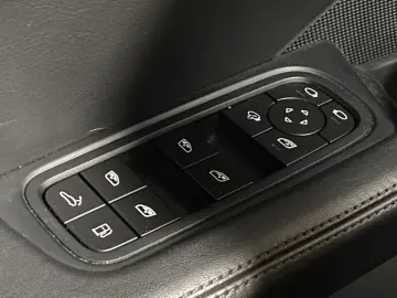 PORSCHE Cayenne E-Hybrid   Hinterachslenkung   PDCC