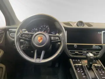 PORSCHE Macan BOSE SurroundView Komfortsitze AHK