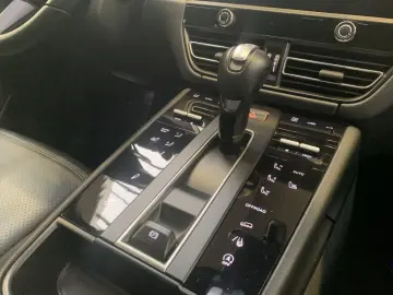 PORSCHE Macan BOSE SurroundView Komfortsitze AHK