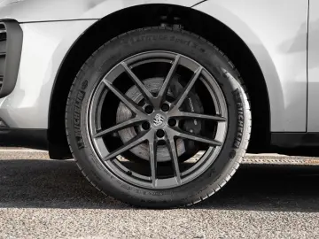 PORSCHE Macan T Standheizung Surround View AHK LED