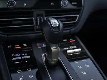 PORSCHE Macan T Standheizung Surround View AHK LED