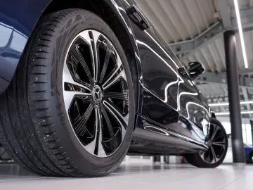 MERCEDES-BENZ E 300 e 4M Avantgarde Distronic HeadUp&hellip;