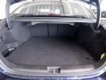 MERCEDES-BENZ E 300 e 4M Avantgarde Distronic HeadUp&hellip;