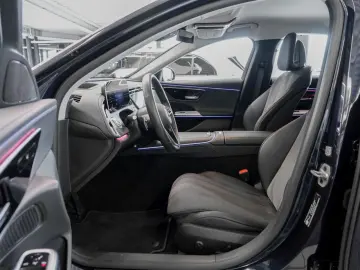 MERCEDES-BENZ E 300 e 4M Avantgarde Distronic HeadUp&hellip;