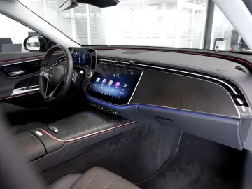 MERCEDES-BENZ E 300 e 4M Avantgarde Distronic HeadUp&hellip;