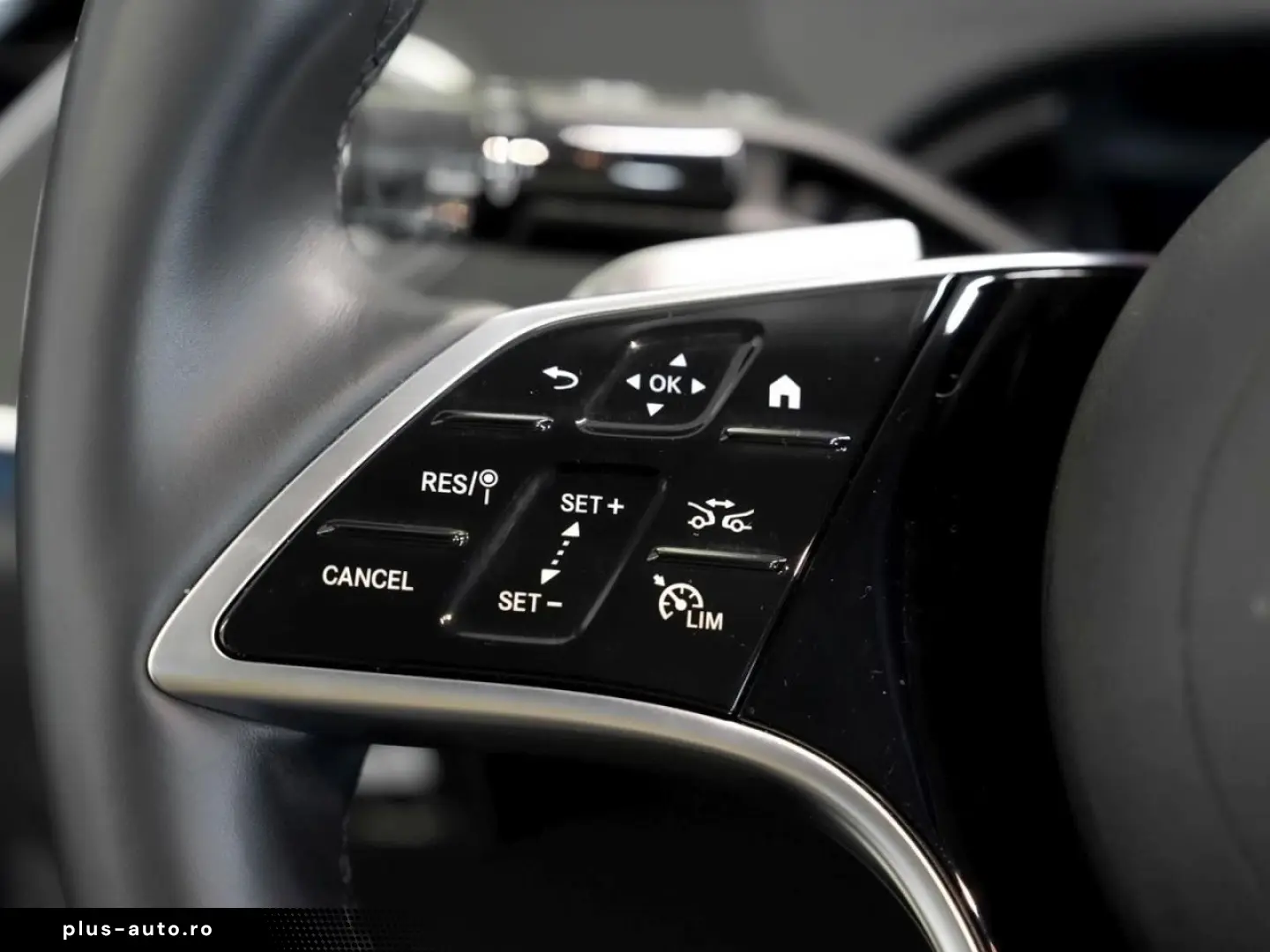 MERCEDES-BENZ E 300 e 4M Avantgarde Distronic HeadUp&hellip;