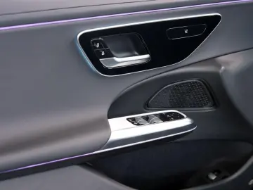 MERCEDES-BENZ E 300 e 4M Avantgarde Distronic HeadUp&hellip;