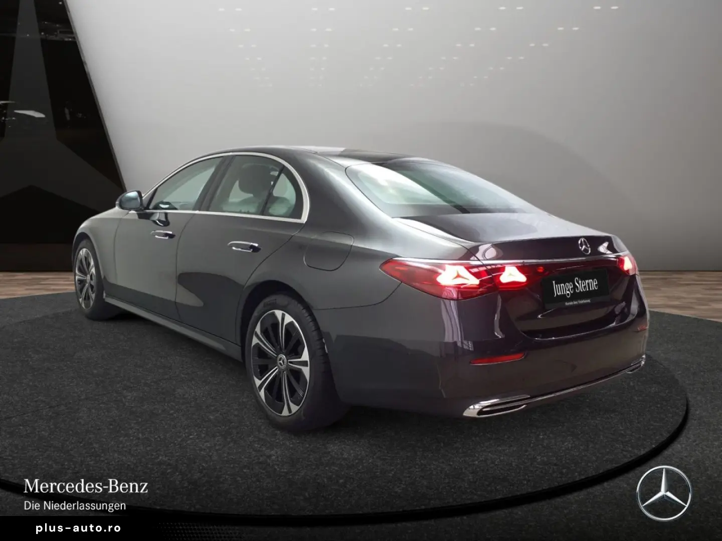 MERCEDES-BENZ E 300 e Avantgarde Adv. DISTR Ambiente  RFK