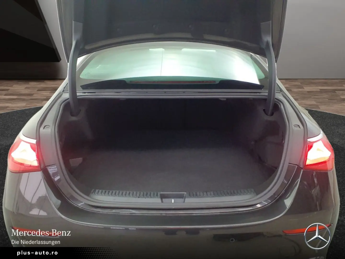 MERCEDES-BENZ E 300 e Avantgarde Adv. DISTR Ambiente  RFK