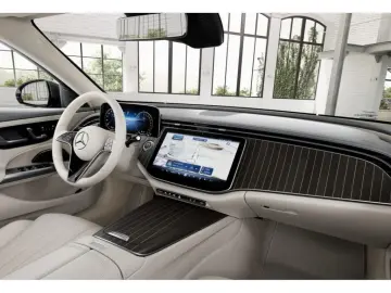 MERCEDES-BENZ E 400 e 4M EXCLUSIVE Pano AIRM 360 DIGITAL HAL