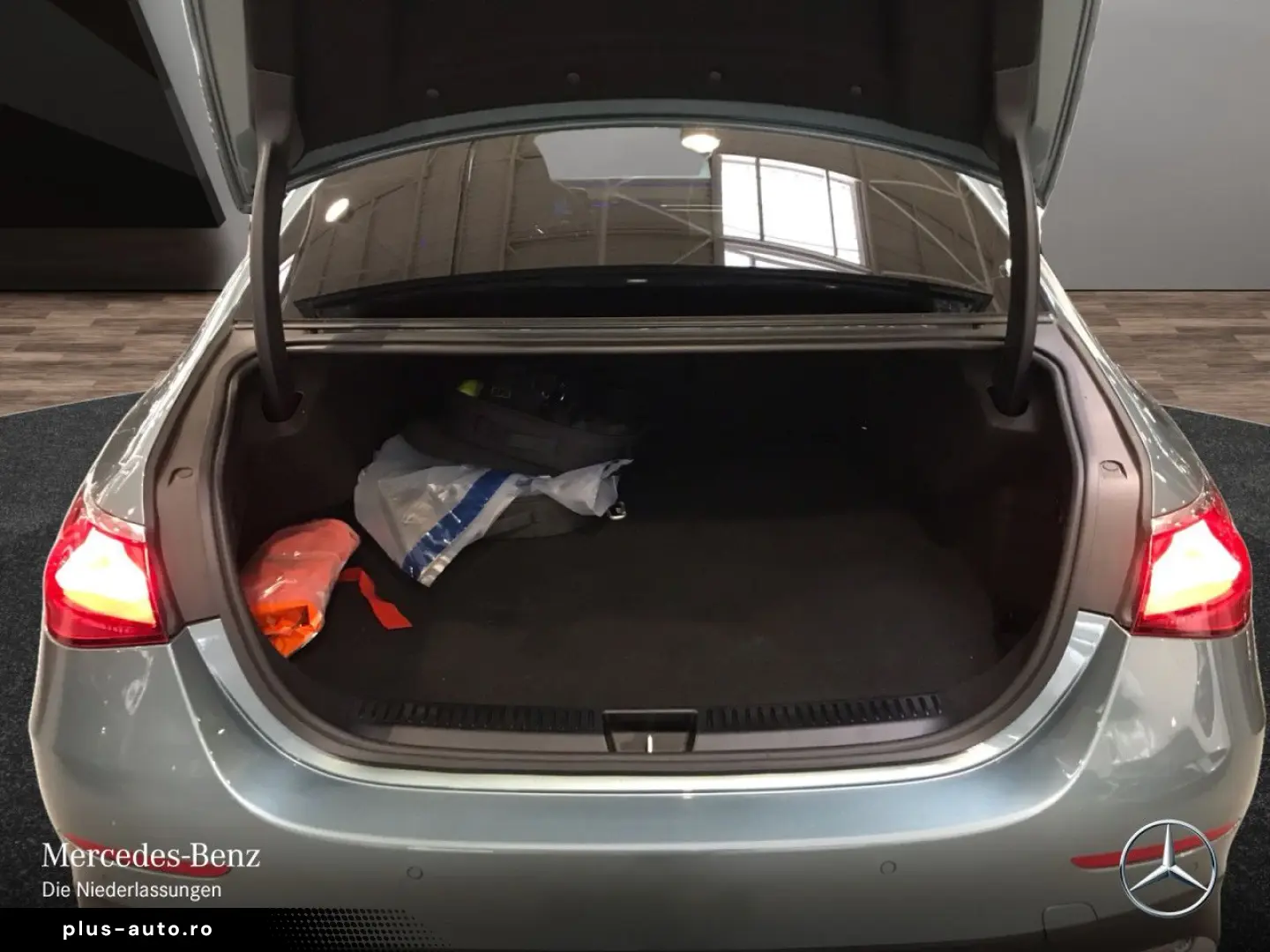 MERCEDES-BENZ E 400 e AMG Advanced  PANO NIGHT HA-Lenk AIRM