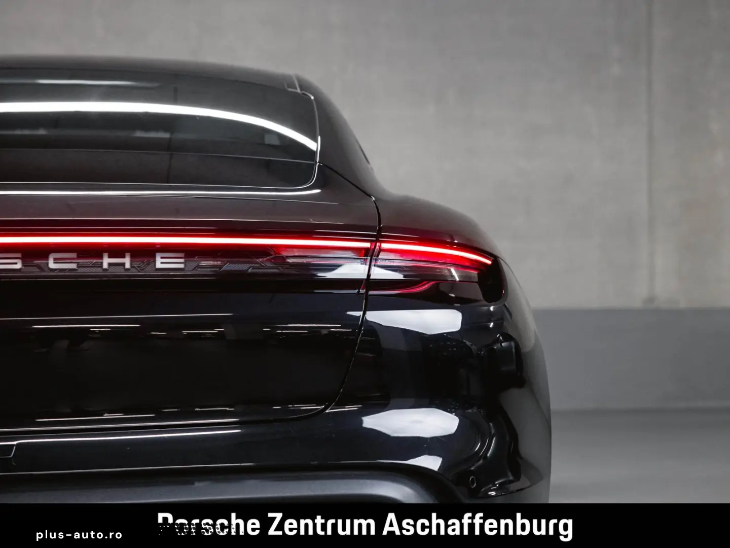 PORSCHE Taycan Performancebatterie  Bose Panoramadach