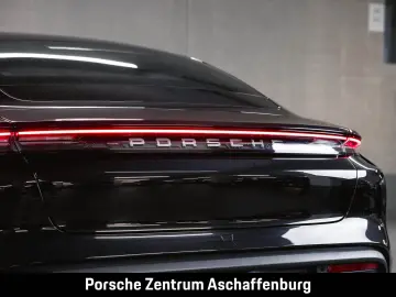PORSCHE Taycan Performancebatterie  Bose Panoramadach