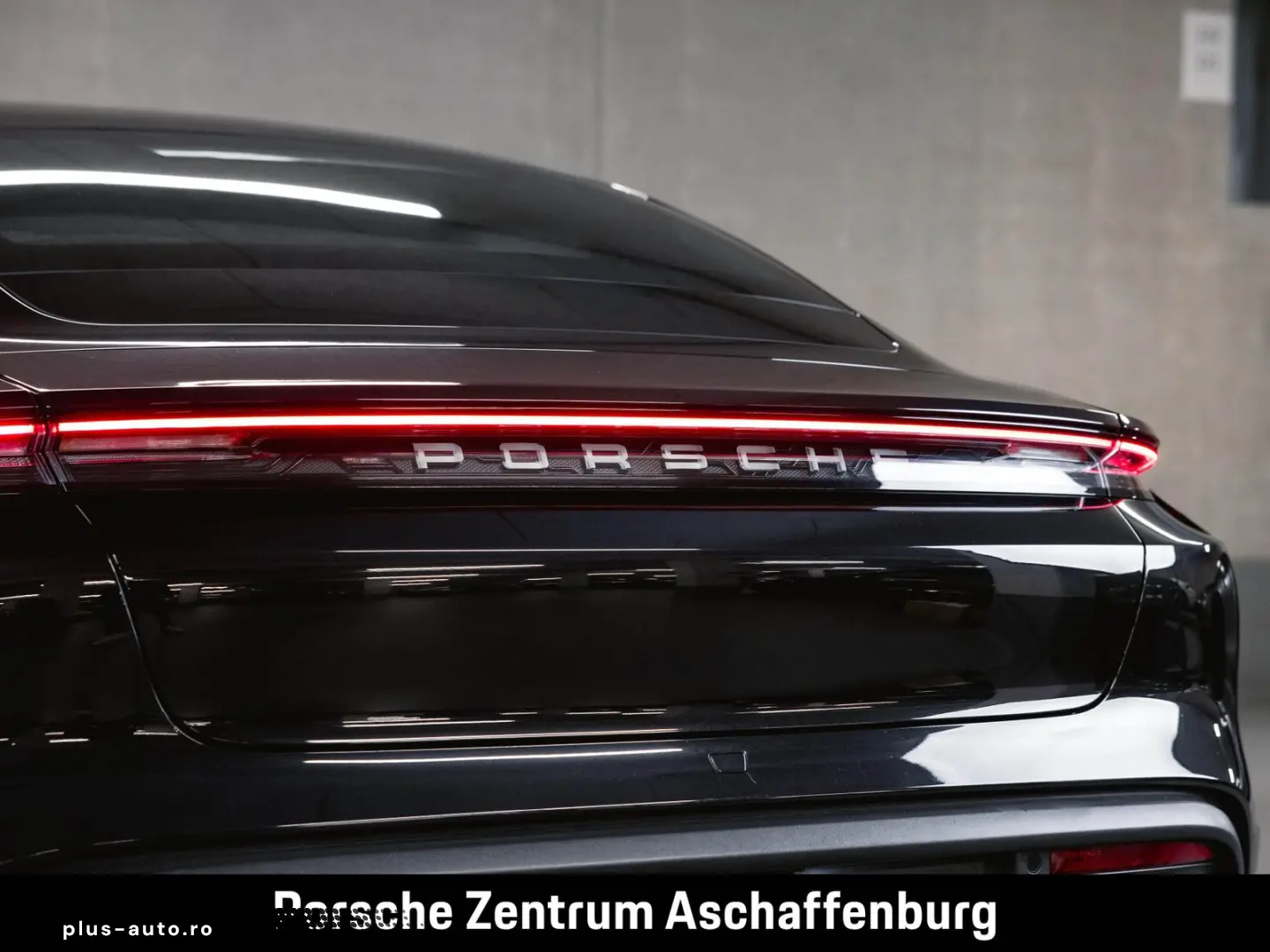 PORSCHE Taycan Performancebatterie  Bose Panoramadach