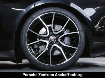 PORSCHE Taycan Performancebatterie  Bose Panoramadach