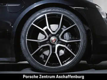 PORSCHE Taycan Performancebatterie  Bose Panoramadach