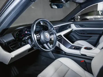 PORSCHE Taycan Performancebatterie  Bose Panoramadach