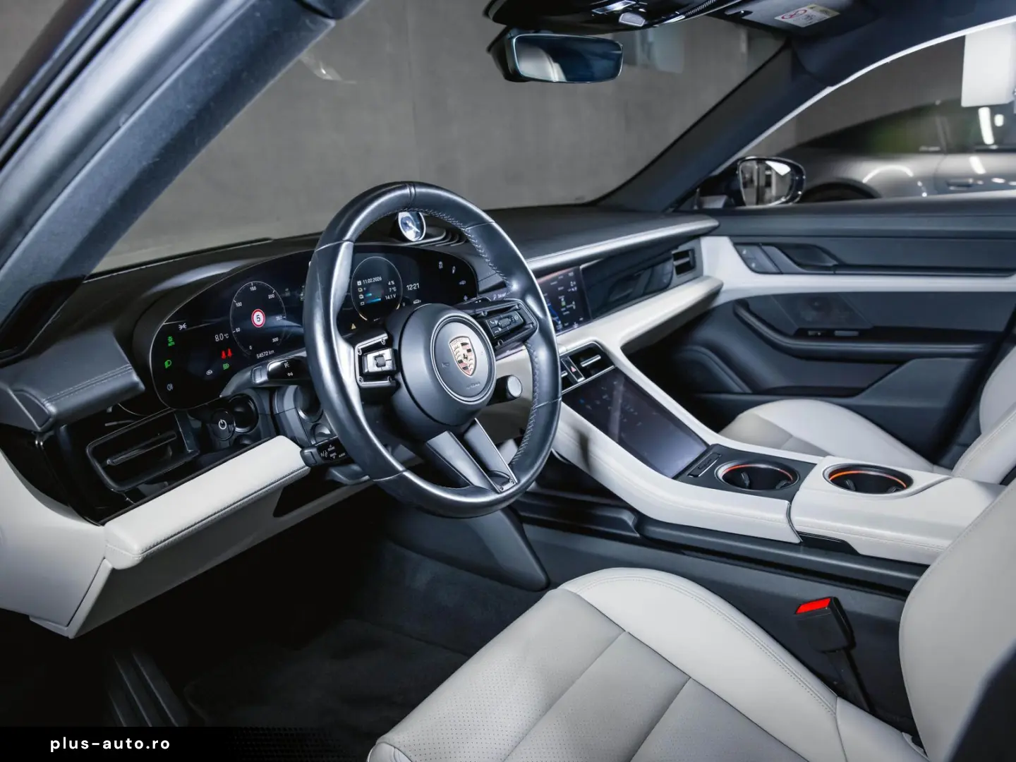 PORSCHE Taycan Performancebatterie  Bose Panoramadach