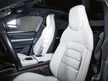 PORSCHE Taycan Performancebatterie  Bose Panoramadach