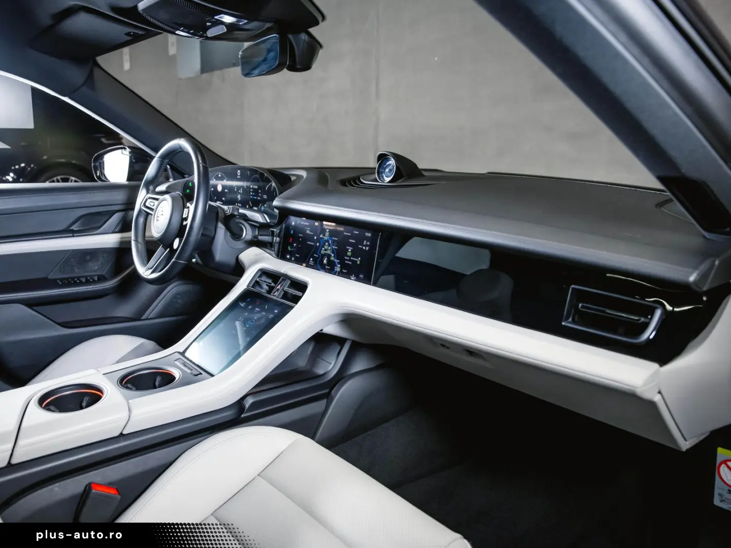 PORSCHE Taycan Performancebatterie  Bose Panoramadach