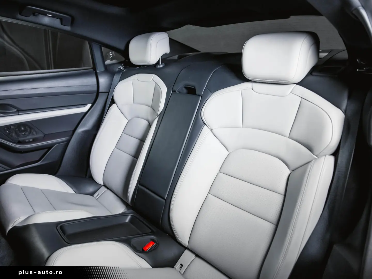 PORSCHE Taycan Performancebatterie  Bose Panoramadach