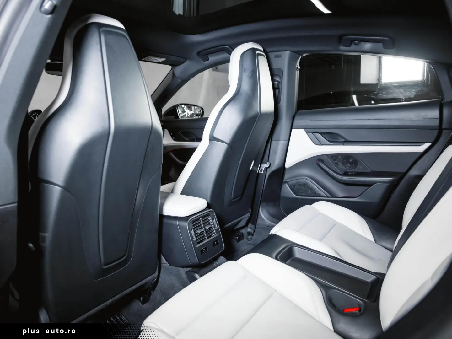 PORSCHE Taycan Performancebatterie  Bose Panoramadach