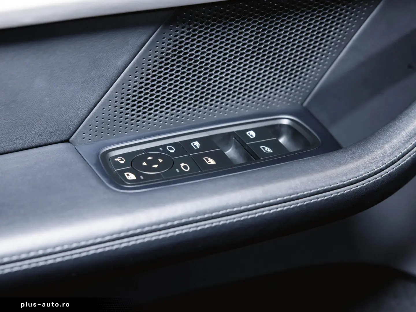 PORSCHE Taycan Performancebatterie  Bose Panoramadach