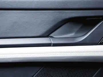 PORSCHE Taycan Performancebatterie  Bose Panoramadach