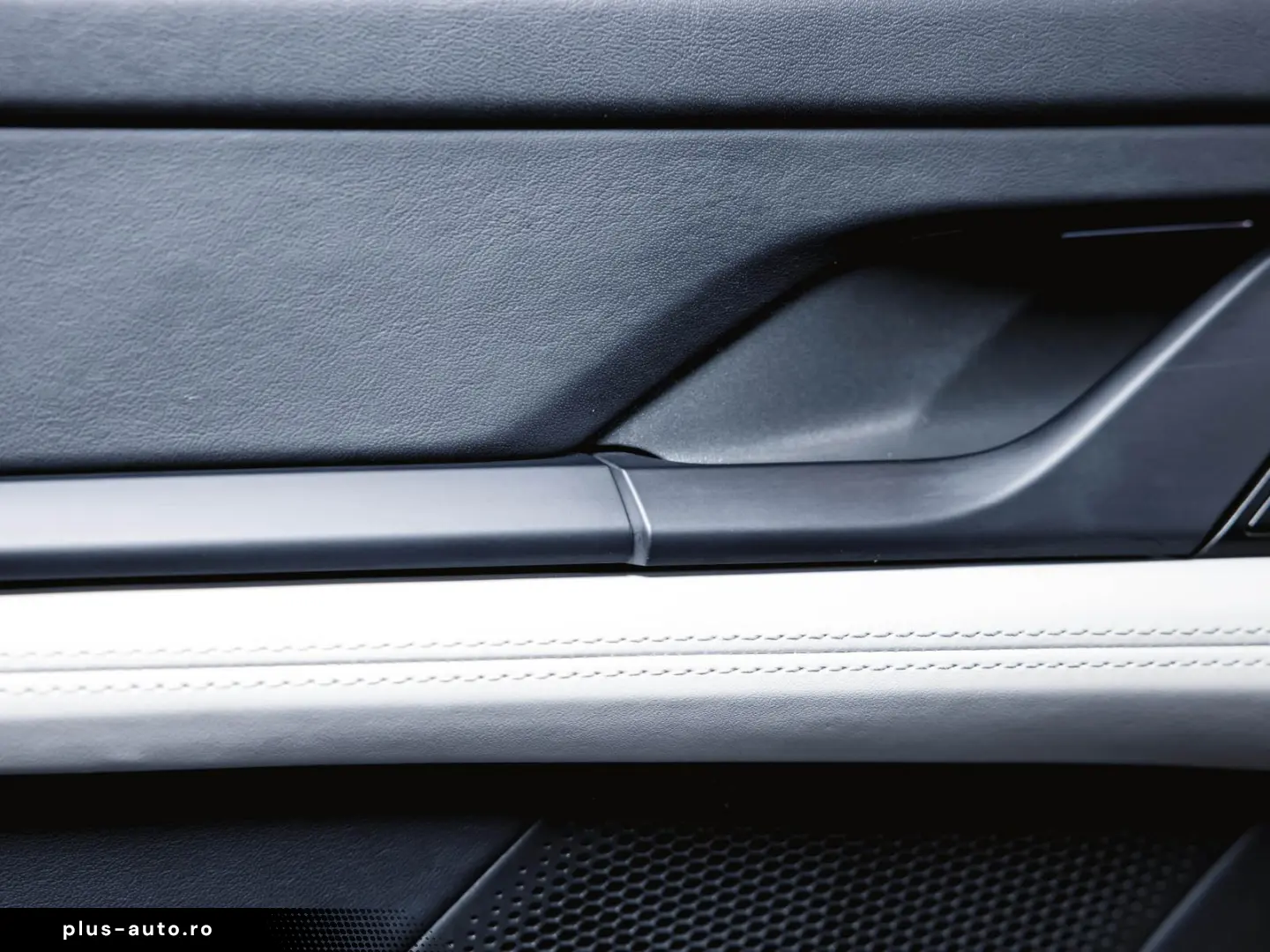 PORSCHE Taycan Performancebatterie  Bose Panoramadach