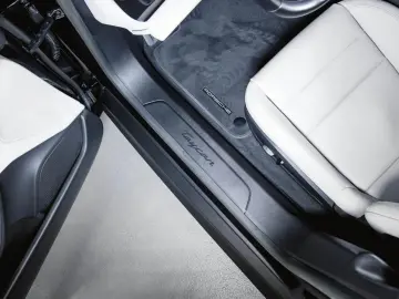 PORSCHE Taycan Performancebatterie  Bose Panoramadach