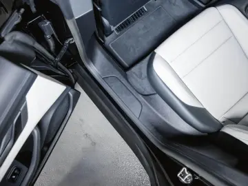 PORSCHE Taycan Performancebatterie  Bose Panoramadach