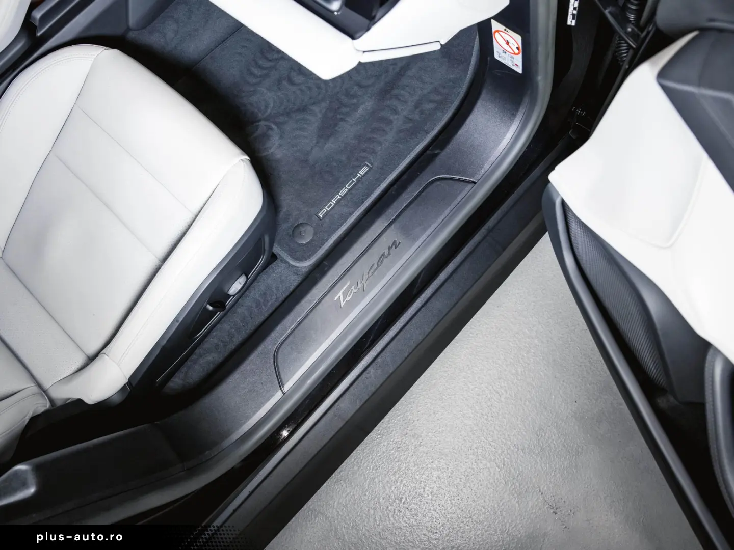 PORSCHE Taycan Performancebatterie  Bose Panoramadach