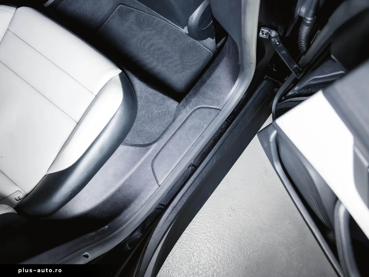 PORSCHE Taycan Performancebatterie  Bose Panoramadach