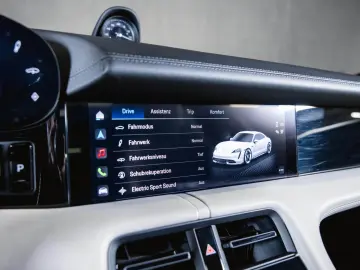 PORSCHE Taycan Performancebatterie  Bose Panoramadach