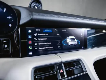 PORSCHE Taycan Performancebatterie  Bose Panoramadach