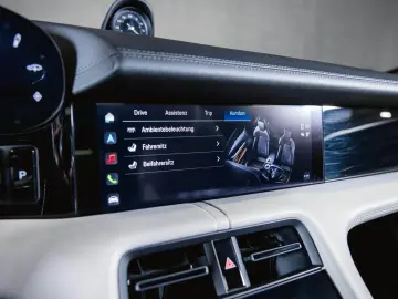 PORSCHE Taycan Performancebatterie  Bose Panoramadach