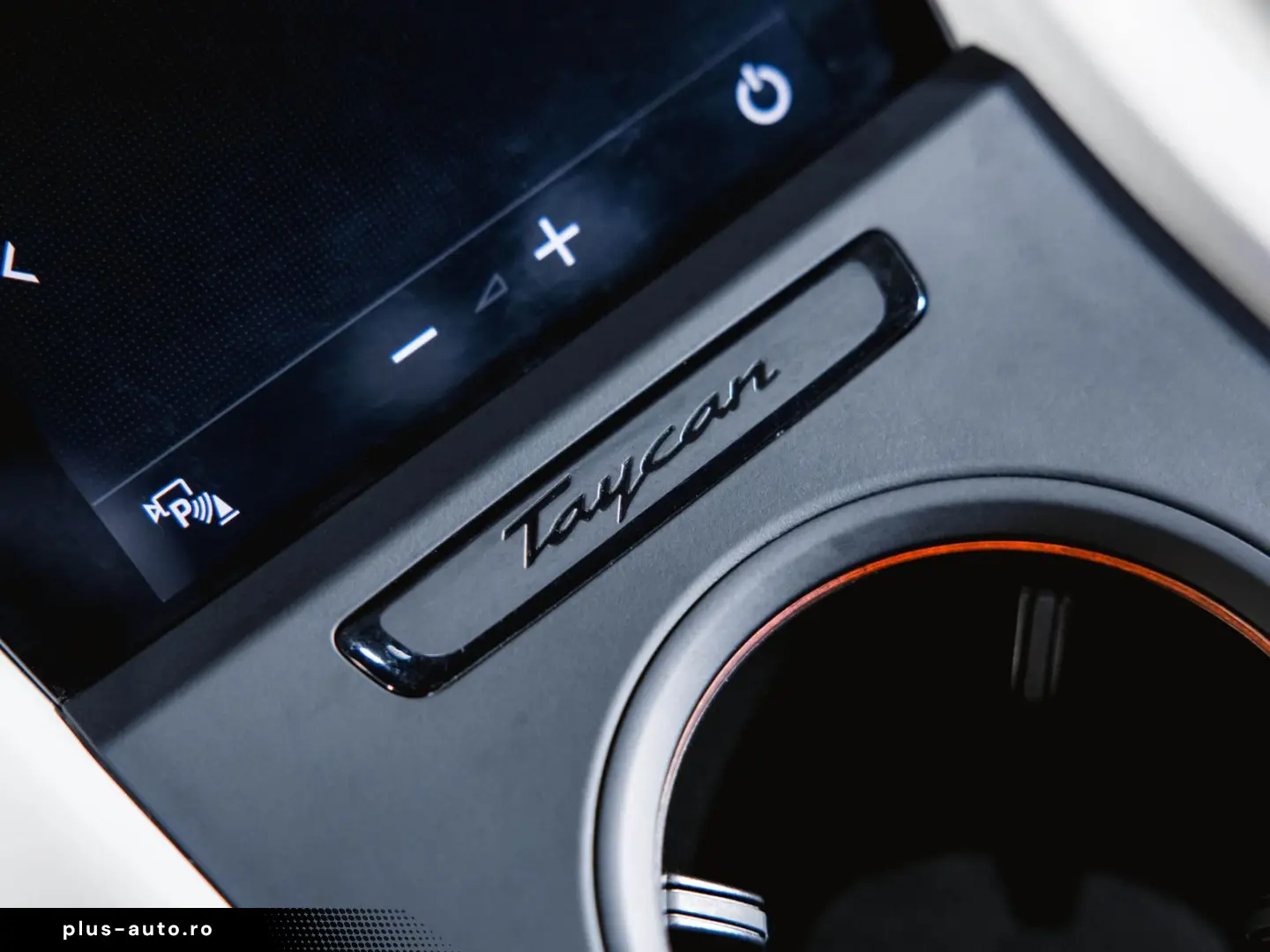 PORSCHE Taycan Performancebatterie  Bose Panoramadach