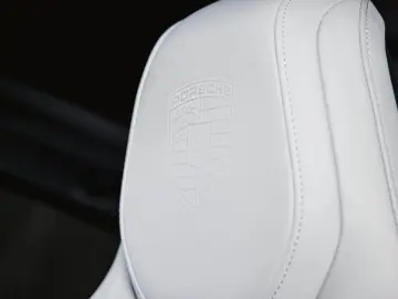 PORSCHE Taycan Performancebatterie  Bose Panoramadach