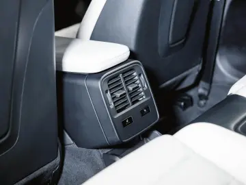 PORSCHE Taycan Performancebatterie  Bose Panoramadach