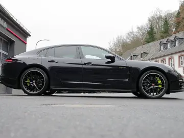 PORSCHE Panamera 4S E-Hybrid InnoDri Pano Approved11 26