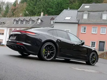 PORSCHE Panamera 4S E-Hybrid InnoDri Pano Approved11 26