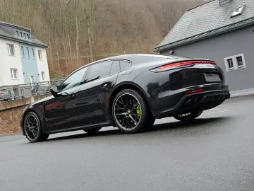 PORSCHE Panamera 4S E-Hybrid InnoDri Pano Approved11 26