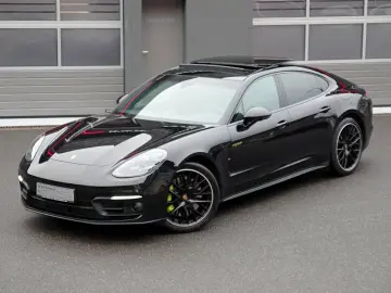 PORSCHE Panamera 4S E-Hybrid InnoDri Pano Approved11 26