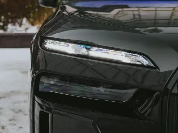 BMW 740d xDrive M Sport Pro  TV  B&W Diamond