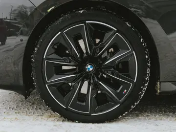 BMW 740d xDrive M Sport Pro  TV  B&W Diamond