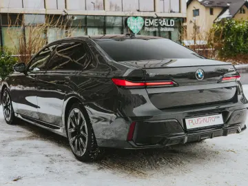 BMW 740d xDrive M Sport Pro  TV  B&W Diamond