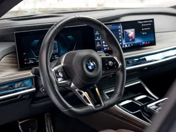 BMW 740d xDrive M Sport Pro  TV  B&W Diamond